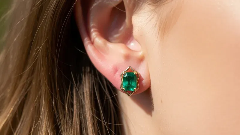 Boucles d'oreilles en émeraude enfant : bien choisir